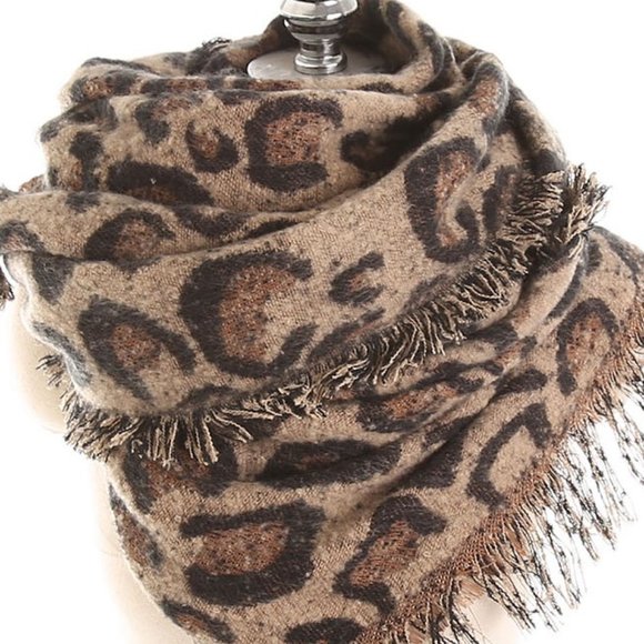 HOST PICK SCARF SHAWL Fringed Edge Leopard - Picture 3 of 3